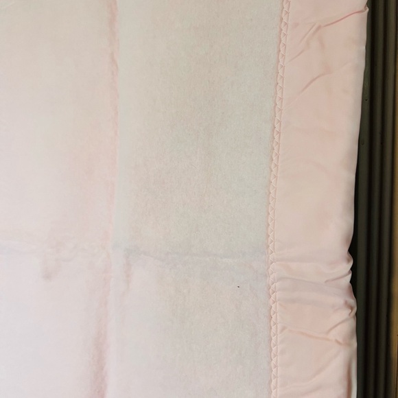 Quiltex Vintage Soft Pink Blanket with Floral Embroidery NEW